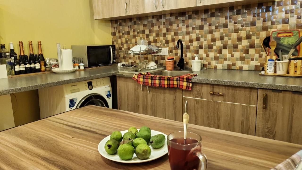 Sunny Hostel Tbilisi Exteriör bild